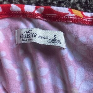 I’m selling this red floral dress